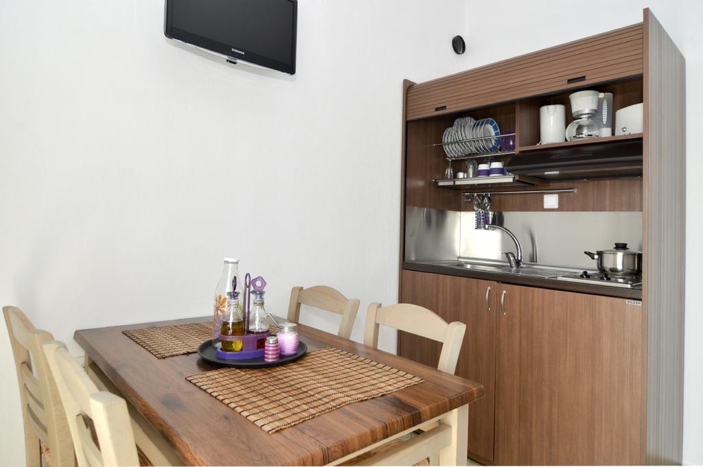 Inanthi Apartment Potos Exterior photo